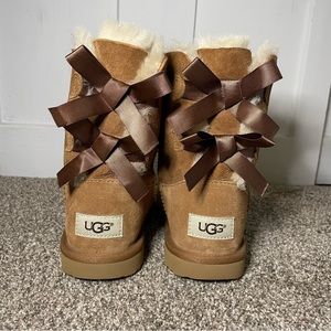 Bailey Bow UGGS Size 3